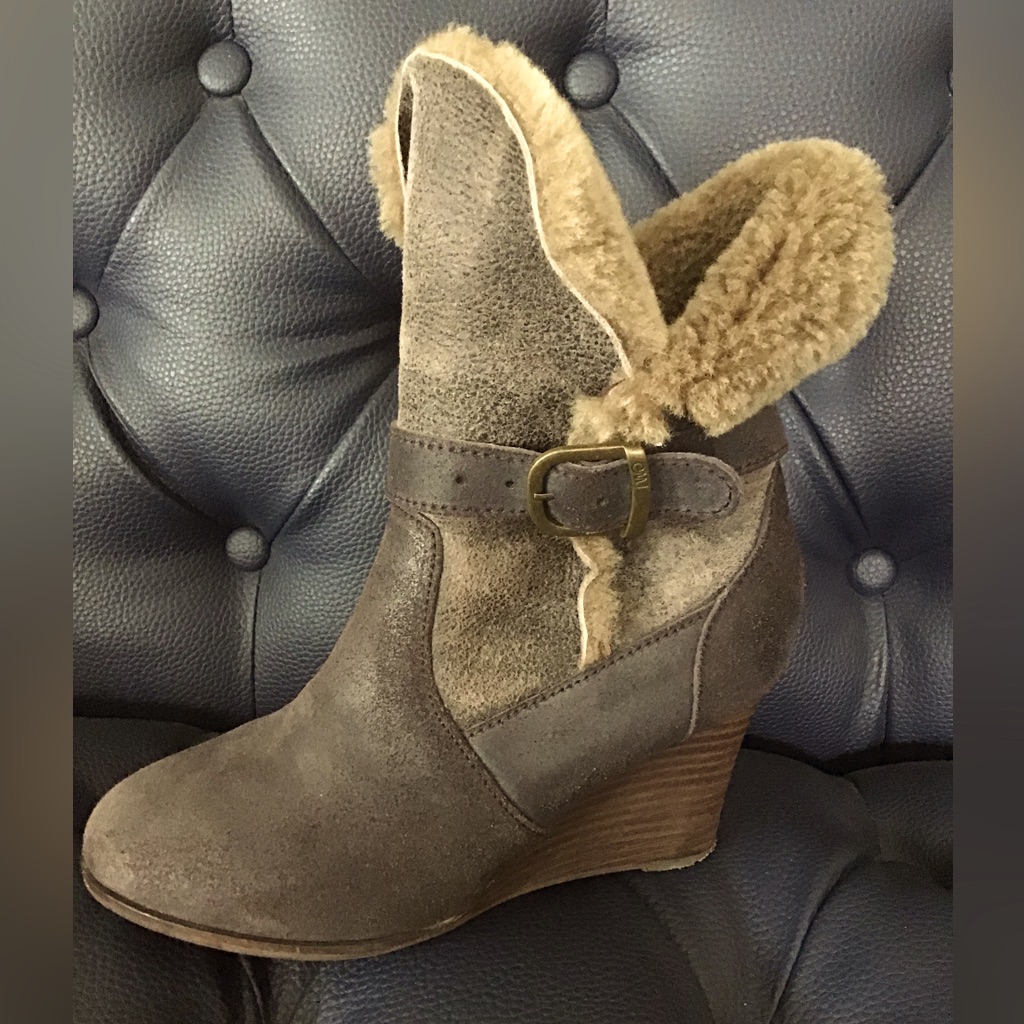 Emu Australia Anakie Sheepskin Suede Leather Shearling Booties Woman's 7